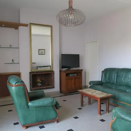 Chez Carmen * Αλμπί