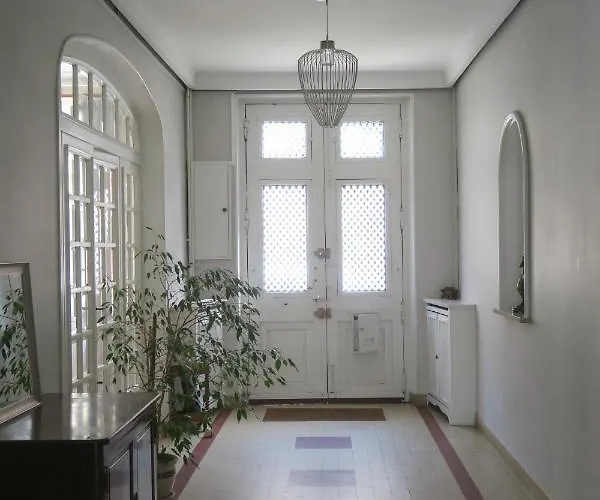 Chez Carmen * Αλμπί